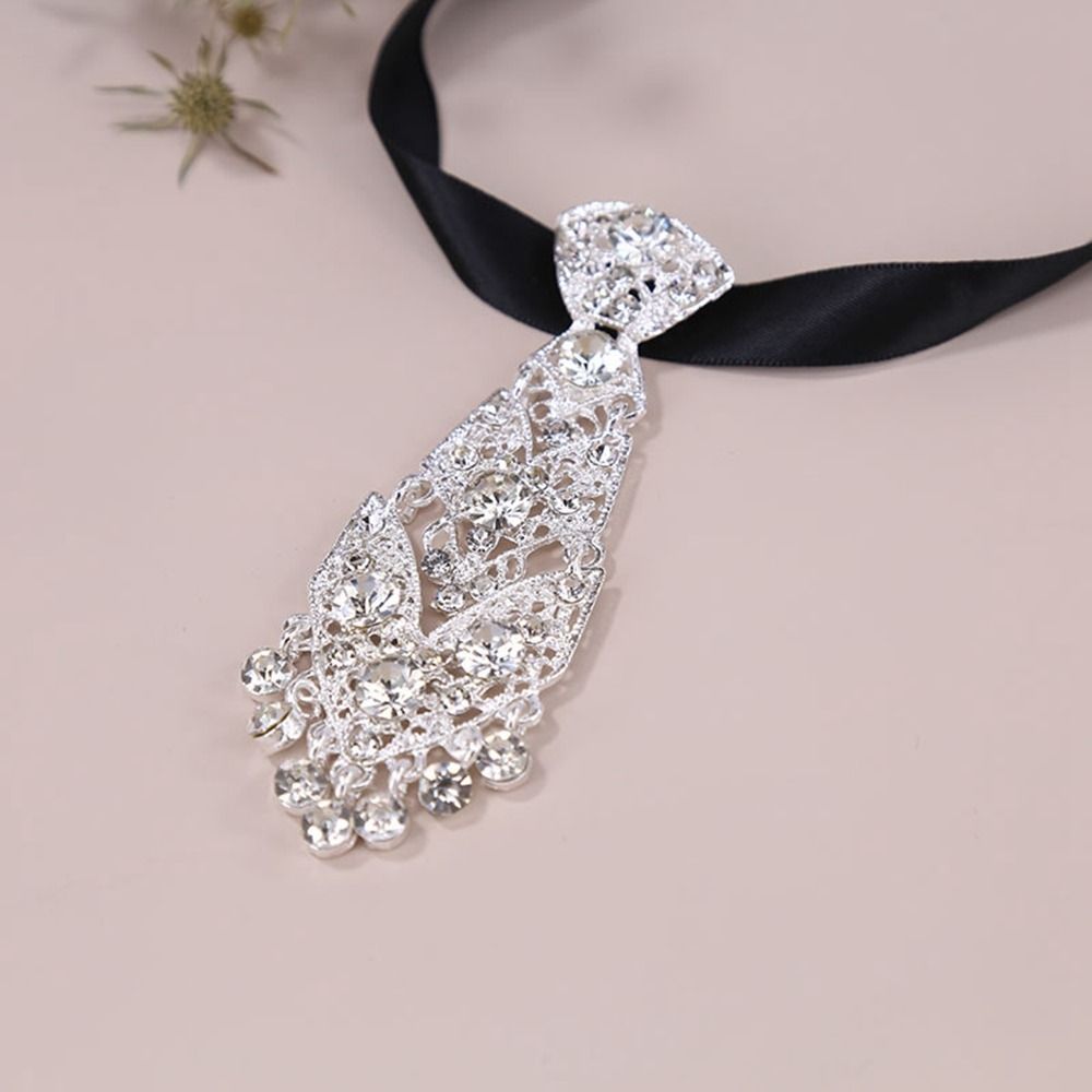 Women Accessories In English - Dasi Pria Gaya Inggris, Aksesori Setelan