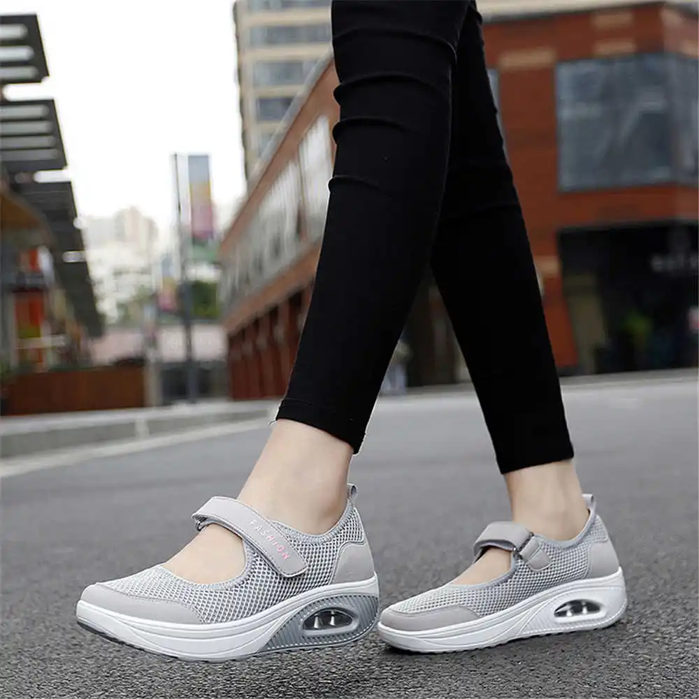 Women Accessories Business Name Ideas - Sepatu Basket pria, sneaker olahraga warna