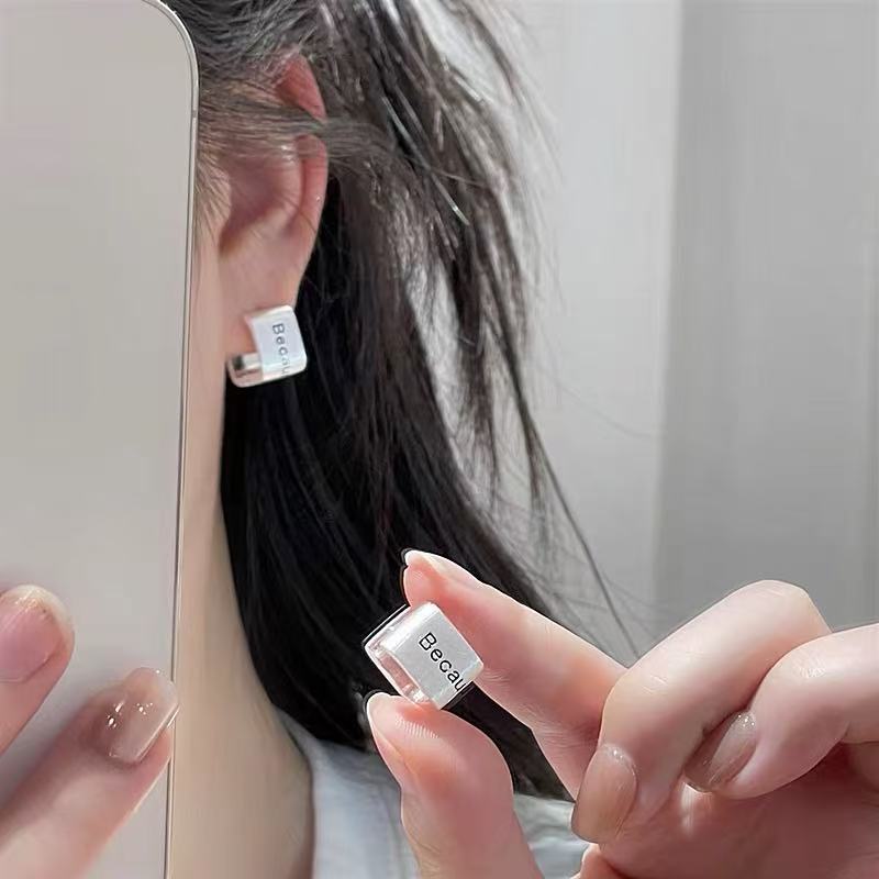 Gesper Telinga Berbentuk U Bur - Women Accessories In English ulasan dan harga
