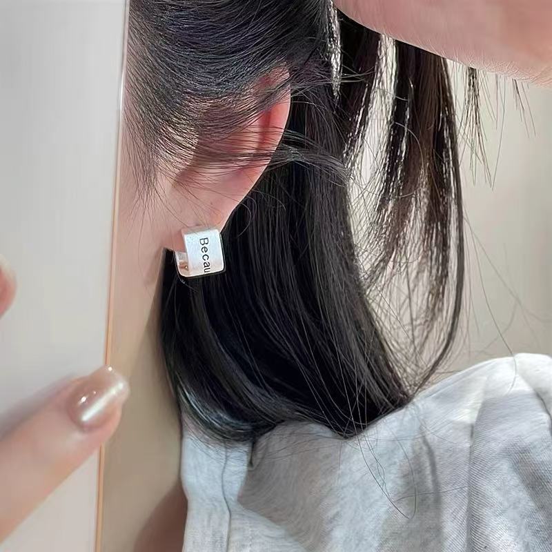 Gesper Telinga Berbentuk U Bur - Women Accessories In English ulasan dan harga